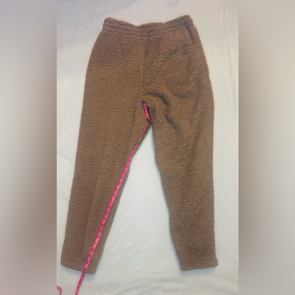 SKIMS Teddy Sherpa Fleece Jogger Pants, Desert Tan Brown, Medium M, Cozy & Warm - Picture 8 of 9